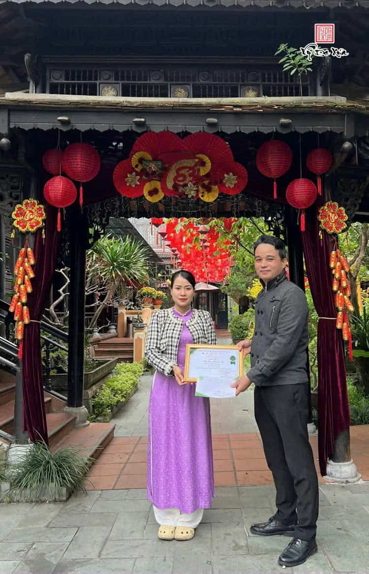 Hình ảnh nhân viên được khen thưởng