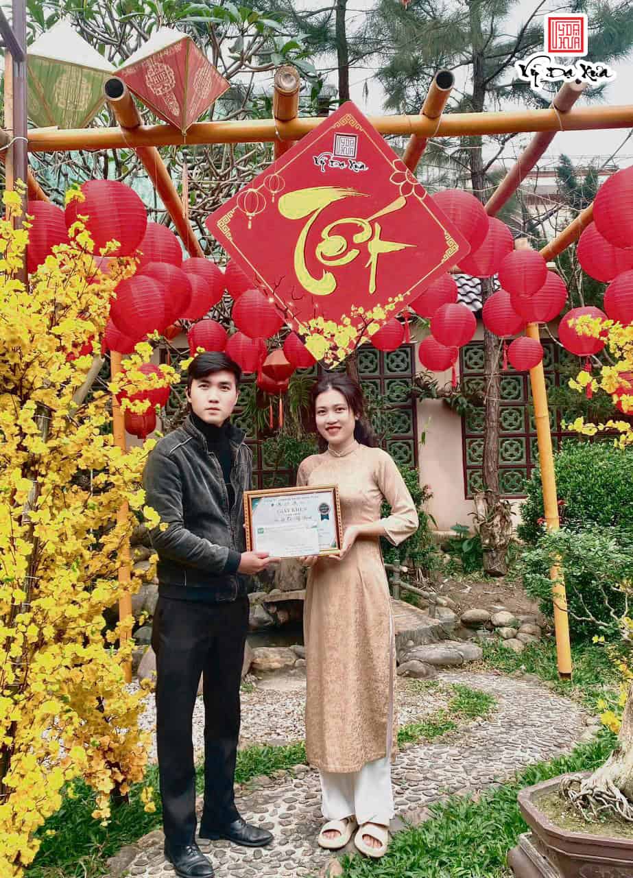 Công ty TNHH SX TM DV Đăng Tuấn vinh danh Lê Thị Mỹ Hạnh và Nguyễn Thị Thanh Nhàn vì những đóng góp xuất sắc trong tháng 12/2024, nâng cao chất lượng dịch vụ và xây dựng môi trường làm việc hiệu quả.