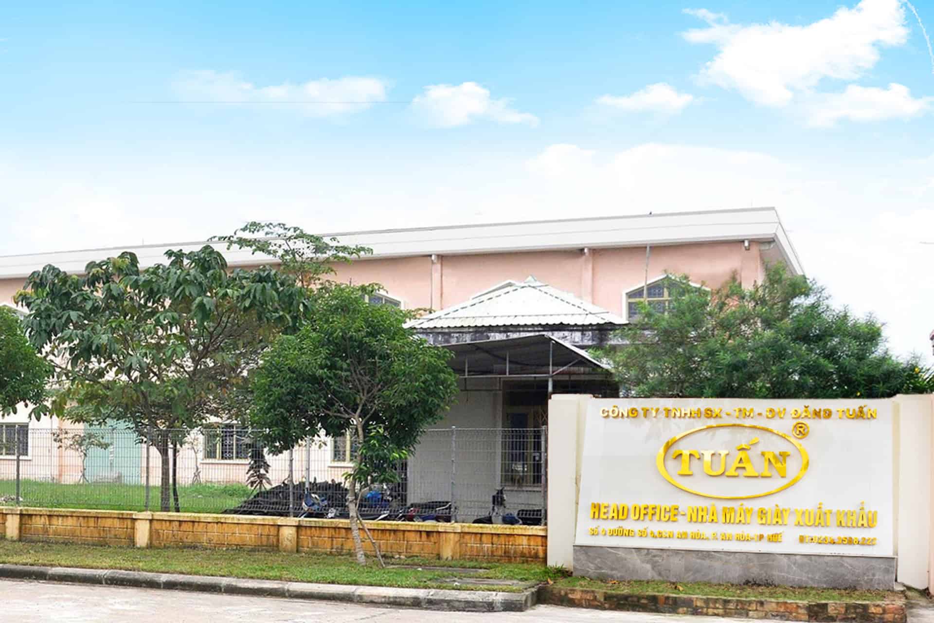 Giày Tuấn